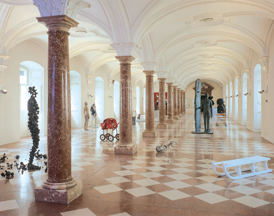 STANDING MATTER I, 2001   